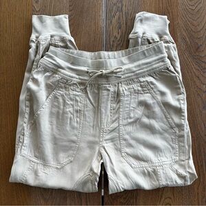 NWOT Quince Beige Jogger Pants